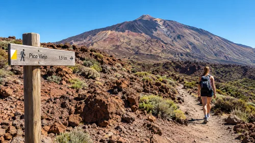 Walk trail 12 to Pico Viejo Viewpoint